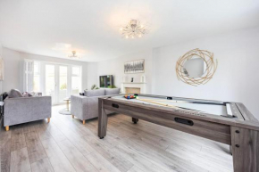 Contractors , Leisure Stays, Sleeps 12 with Pool Table , Air Hockey, PS4 & Games Room